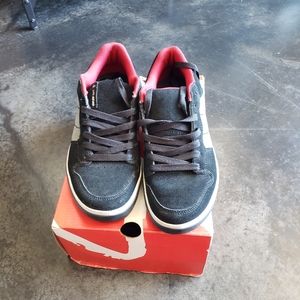 éS Theory Smu Size 9.5